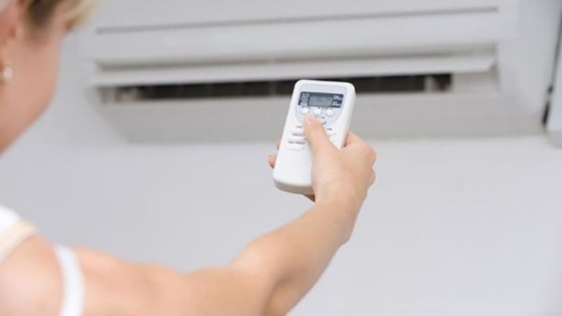 điều hòa đang chạy thì tự ngắt